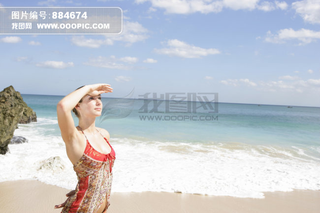 在沙滩上晒<em>太阳的</em>西方<em>女人</em>摄影图<em>下载</em>图片素材