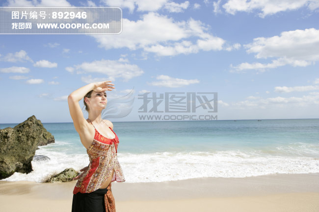 女人在海边